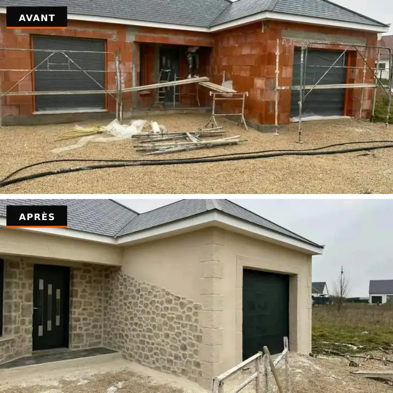 Avant / après d'une maison neuve en brique : façade enduite avec encadrements et parement effet pierre